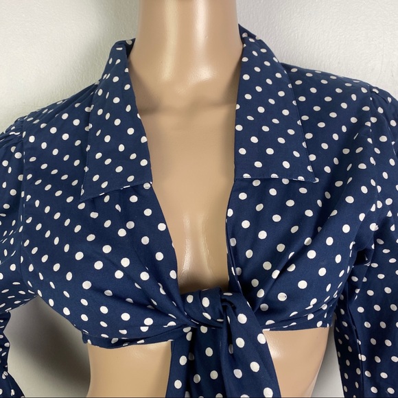 NEW WEWOREWHAT REVOLVE BLUE POLKA DOT TIE-FRONT CROP TOP - Picture 3 of 9